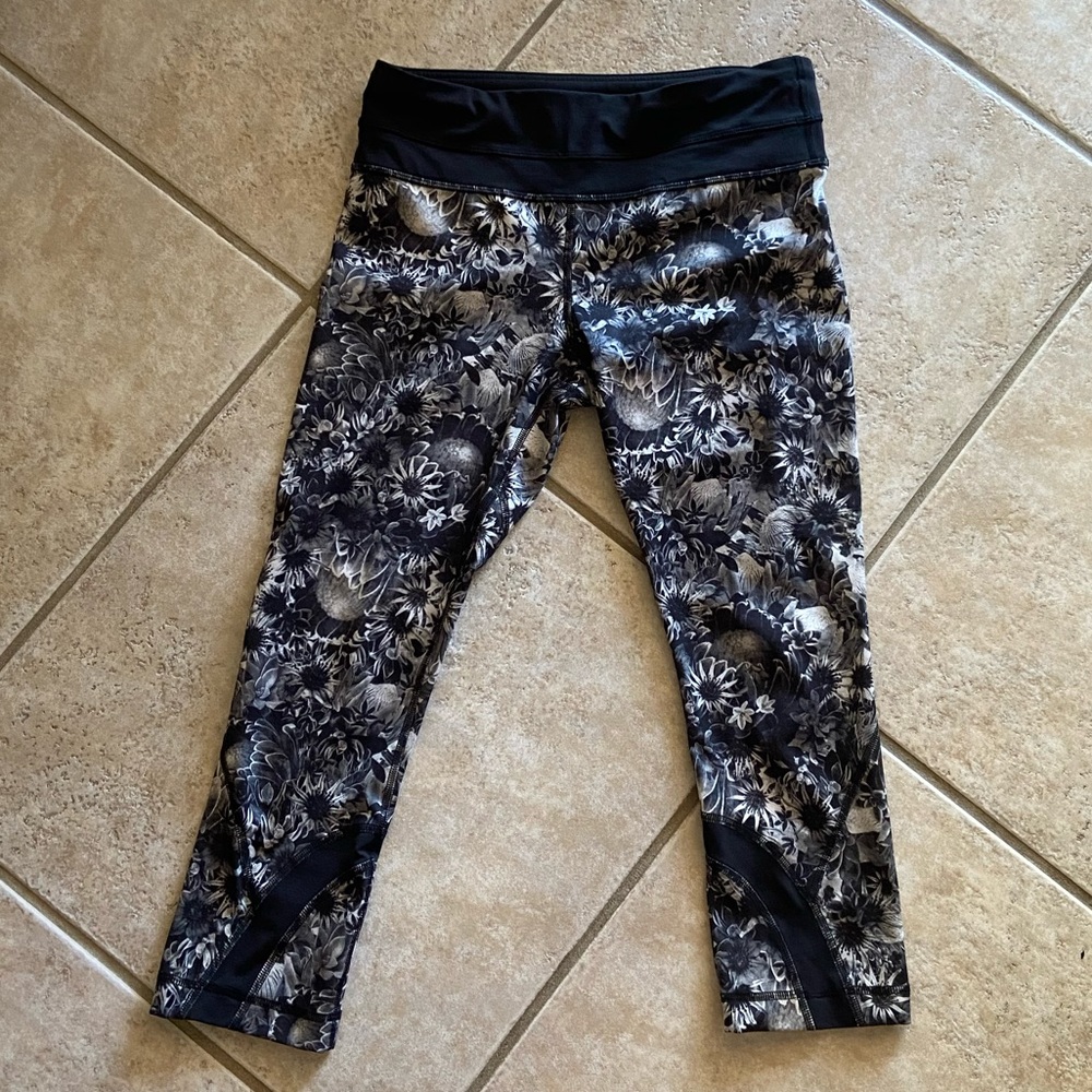 Women’s Lululemon crop leggings …